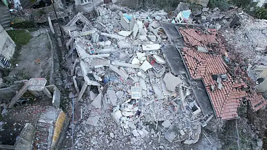 Zonguldak'ta bina faciasının boyutu gün ağarınca ortaya çıktı: 7 bina tahliye edildi