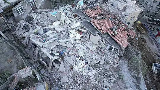 Zonguldak'ta bina faciasının boyutu gün ağarınca ortaya çıktı: 7 bina tahliye edildi