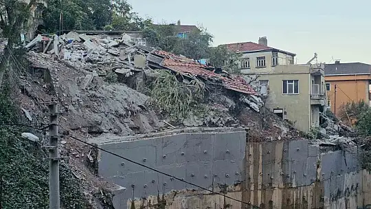 Zonguldak'ta bina faciasının boyutu gün ağarınca ortaya çıktı: 7 bina tahliye edildi