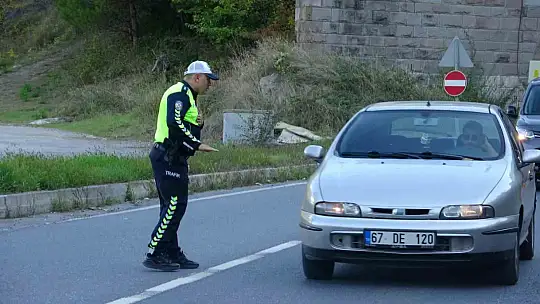 Zonguldak'ta eş zamanlı trafik denetimi: Kurallara uymayan sürücülere ceza