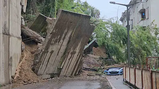 Zonguldak'ta heyelanın boyutu gün ağarınca ortaya çıktı: 49 daire tahliye edildi