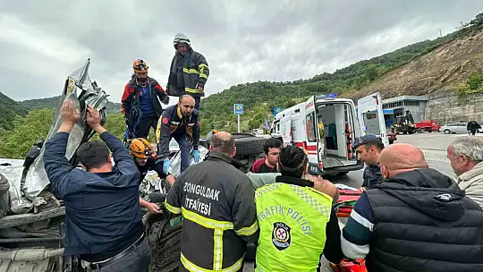 Zonguldak'ta iki aracın çarpıştığı kazada araçlardan biri devrildi: 2 yaralı