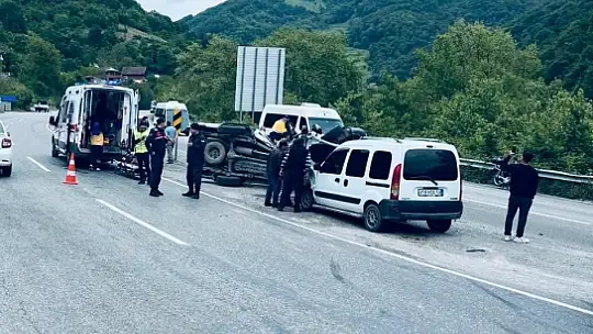 Zonguldak'ta iki aracın çarpıştığı kazada araçlardan biri devrildi: 2 yaralı