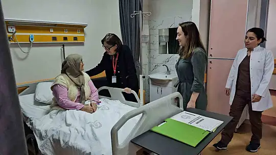 Zonguldak'ta ilk kez 60 yaşında hastaya izsiz ameliyat yapıldı