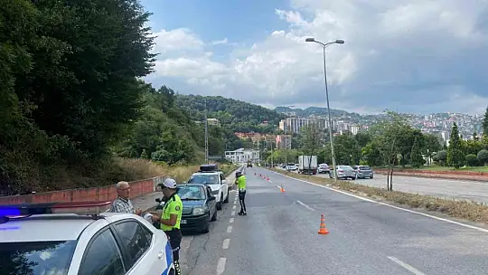 Jandarma ve polisin denetimleri sürüyor