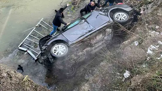 Zonguldak'ta kontrolden çıkan otomobil 20 metreden dereye uçtu 1 yaralı