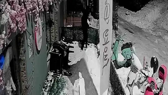 Kardan adamı dövdüler