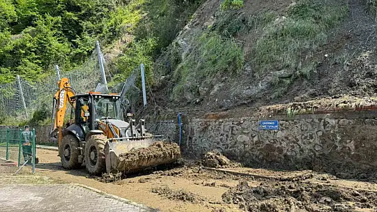 Zonguldak'ta şehirlerarası terminalde heyelan