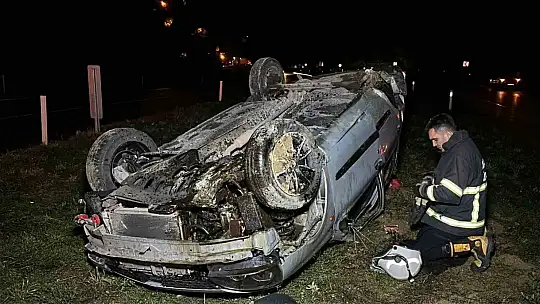 Zonguldak'ta seyir halindeki otomobil takla attı: 2 yaralı