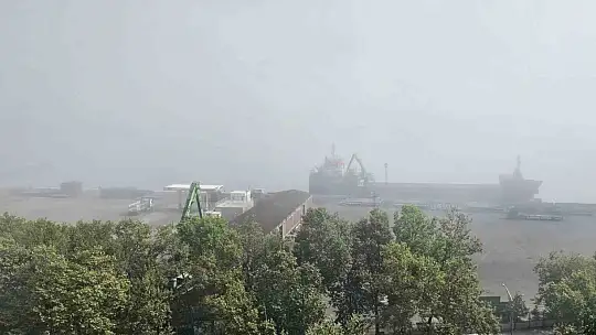 Zonguldak'ta soğuk hava kenti beyaza bürüdü