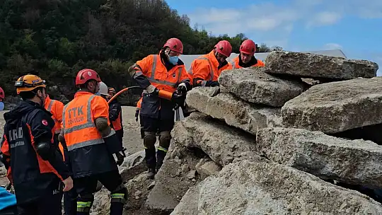 Zonguldak'taki sel ve taşkın tatbikatı gerçeğini aratmadı