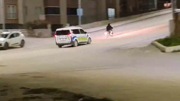 'Dur' ihtarına uymayan motosikletli böyle kaçtı