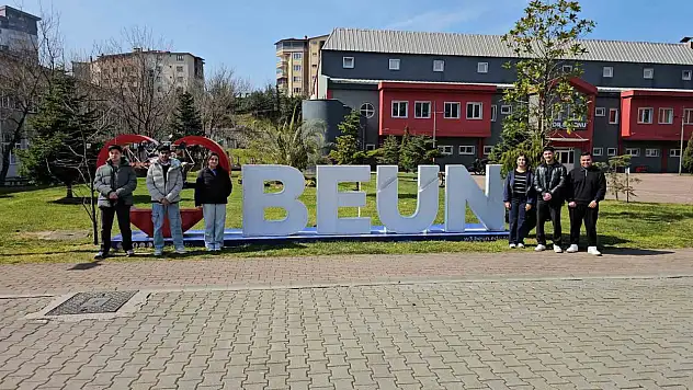 Uluslararası öğrenciler, savaşların son bulması temennisinde bulundu