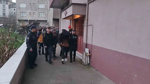 5 katlı binanın çatısında yürekleri ağza getirdi