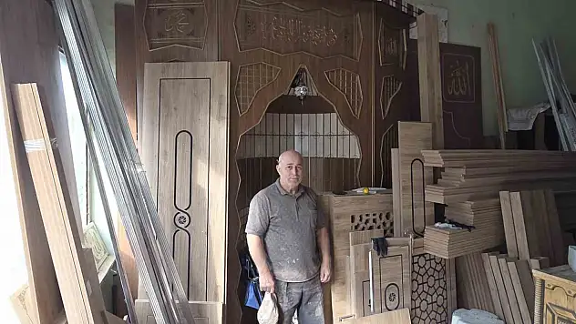 50 yılda 63 camiye mihrap ve minber yaptı