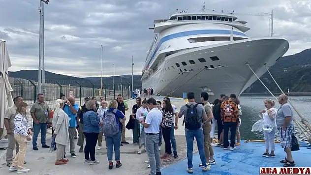 843 Rus yolcusuyla geldi