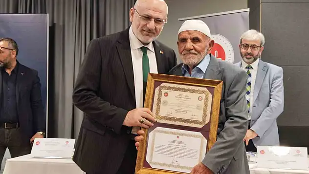 87 yaşında hafız oldu