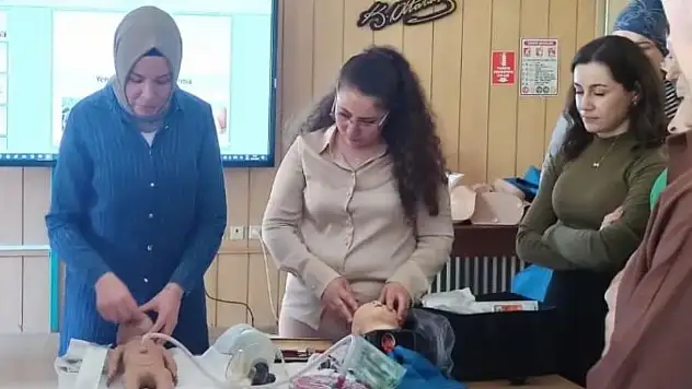Acil sağlık ekiplerine, ambulansta doğum eğitimi