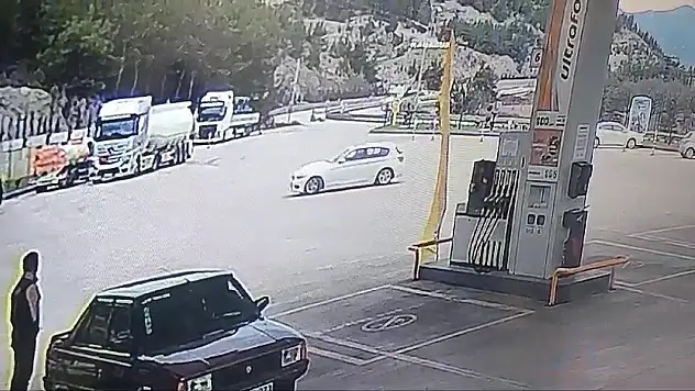 Akaryakıt istasyonunda attığı drift pahalıya patladı
