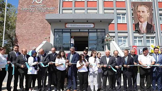 Akçakoca'da fen lisesi açıldı