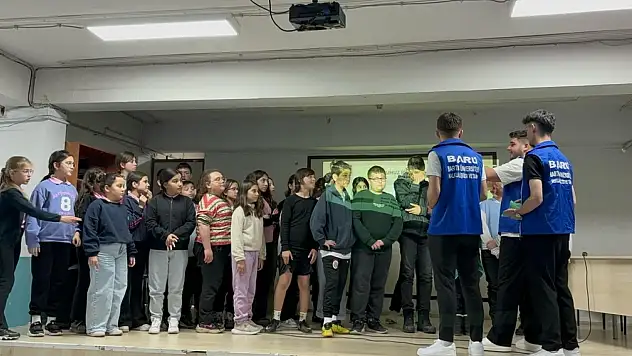 Akran zorbalığına dikkat çektiler