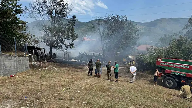 Alevlere teslim olan ev küle döndü