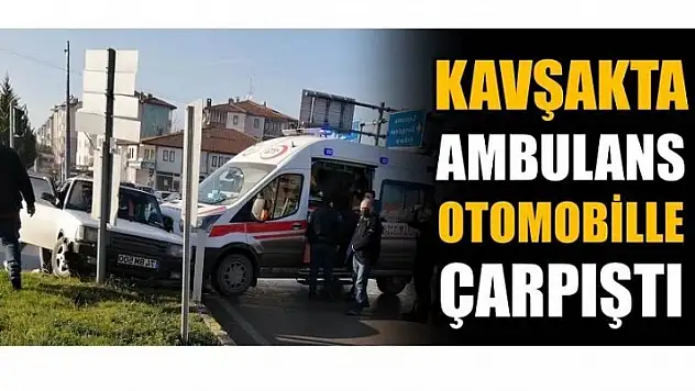 AMBULANS OTOMOBİLLE ÇARPIŞTI