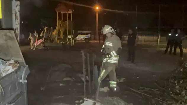 Anız yangını 20 bin nüfuslu mahallenin elektriğini kesti