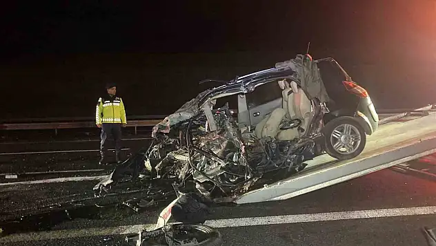 Ankara'da feci kaza... 2 otomobil kafa kafaya çarpıştı: 4 ölü, 1 yaralı