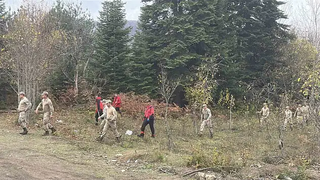 Anne ve oğlunun cesedinin bulunduğu bölgede kayıp çanta ile ayakkabı bulundu, telefona ulaşılamadı