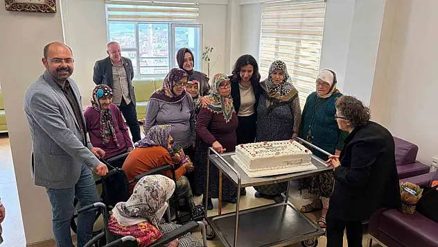 Anneler Günü'nde huzurevi sakinleri unutulmadı