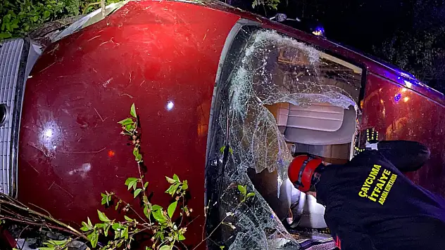 Araç şarampole uçtu: 5 kişi yaralandı