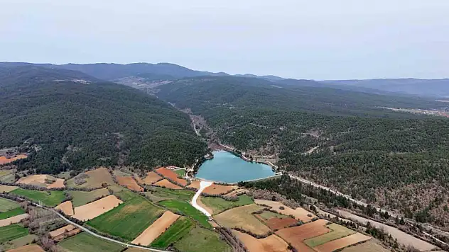 Baharın renkleriyle ayrı bir güzelliğe bürünen Kastamonu mest ediyor