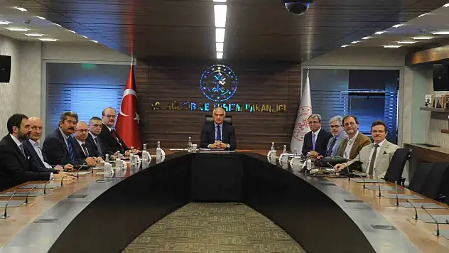 Bakan Ersoy, Yunus Emre Enstitüsü ile bir araya geldi