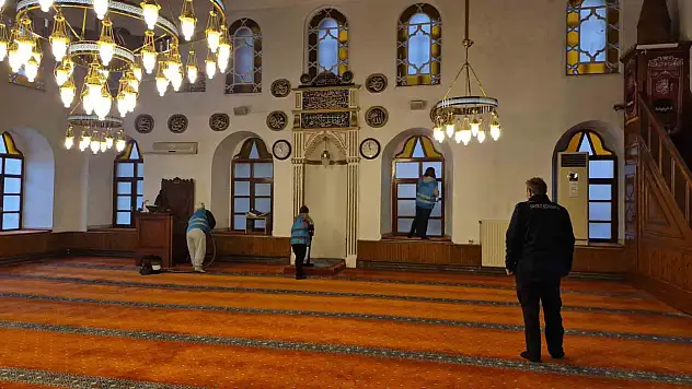Bartın'da camiler kadın hükümlüler tarafından temizleniyor