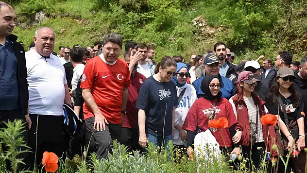 Bartın'da gençler ilk kez aşk acısını dindiren şelaleyi gördü