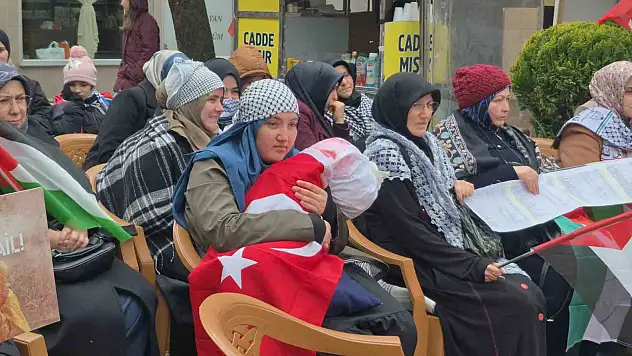 Kanlı kefenle İsrail protestosu