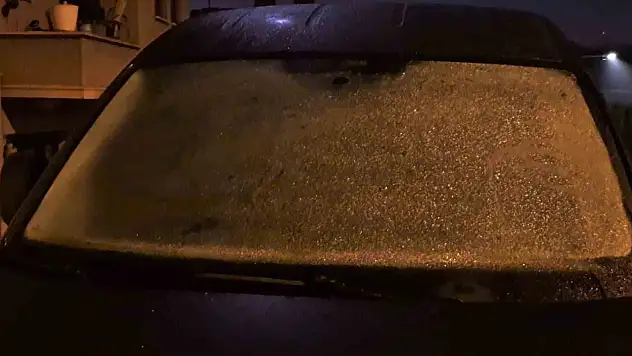 Bartın'da sıcaklık 4 dereceye kadar düştü araç camları buz tuttu