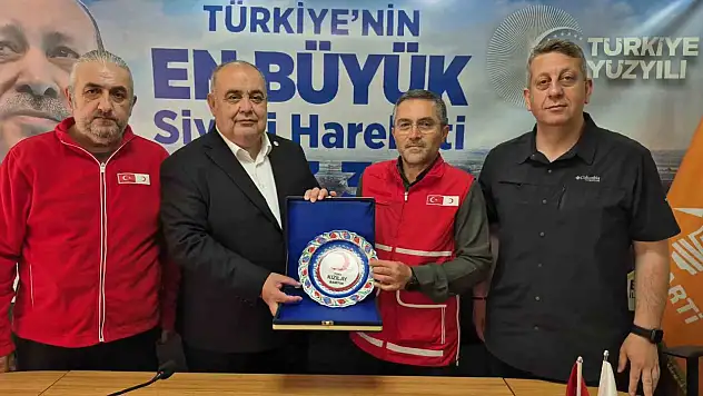 Bartın protokolü kurban bağışını Kızılay'a yaptı