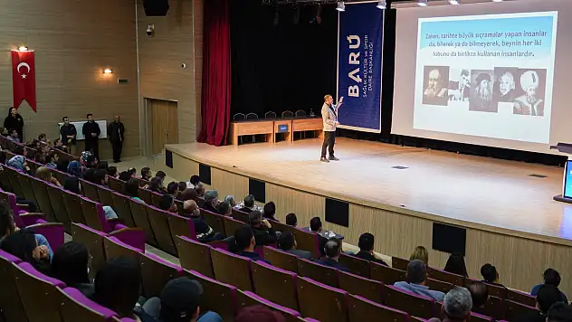 BARÜ'de bilim ve mizah buluştu