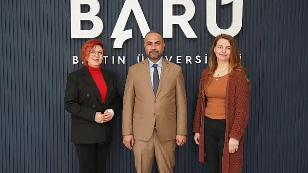 BARÜ'lü akademisyenlerden sanat festivalinde önemli başarı