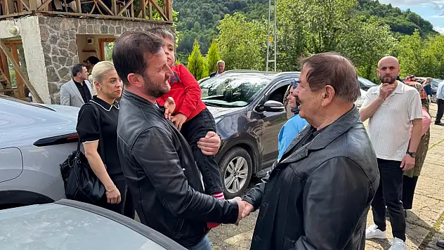 Başkan Dönmez bayramda yüzlerce misafir ağırladı