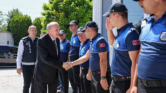 Başkan Özlü'den zabıta personeline tespih