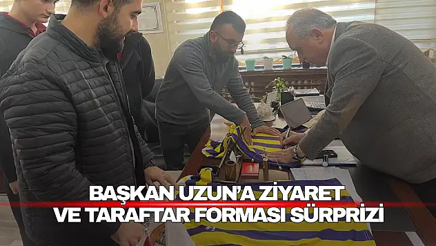 Başkan Uzun'a Ziyaret ve Taraftar Forması Sürprizi