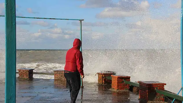 Kuvvetli rüzgar ve fırtına uyarısı