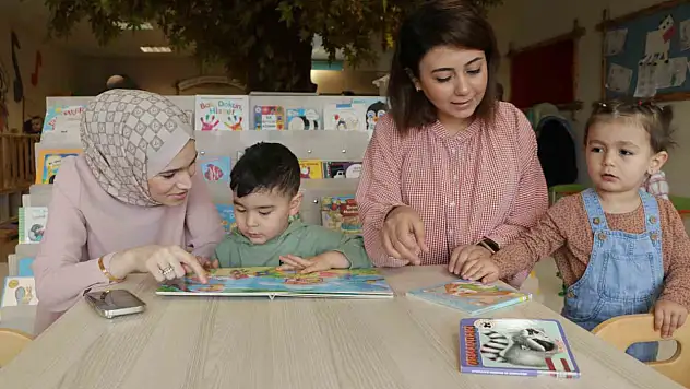 Bebekler bu kütüphanede hem gelişimlerini sağlıyor hem de sosyalleşiyor