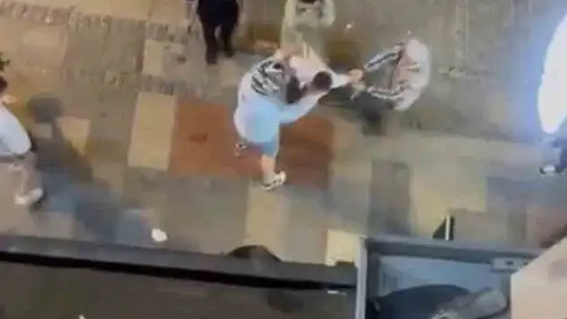 Beşiktaş'taki ünlü pilavcıda 'bedava yemek' kavgası kamerada