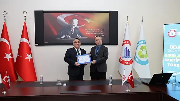 BEUN'da Sıfır Atık kapsamında en başarılı birimlere bayrak ve sertifika ödülü
