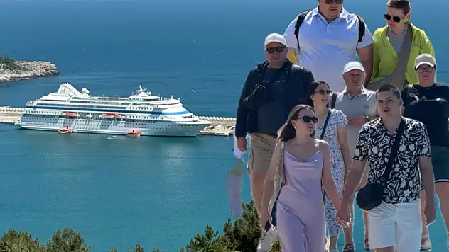 Bin 400 kişiyle geldi