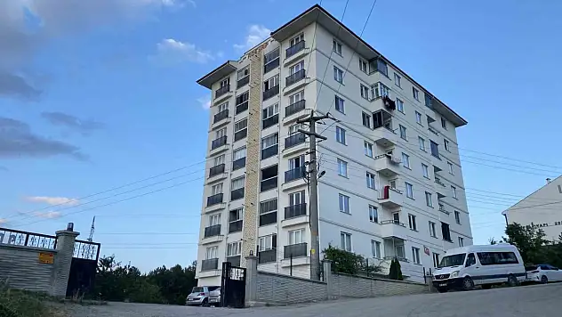 Binanın 7. katından düşen çocuk hayatını kaybetti